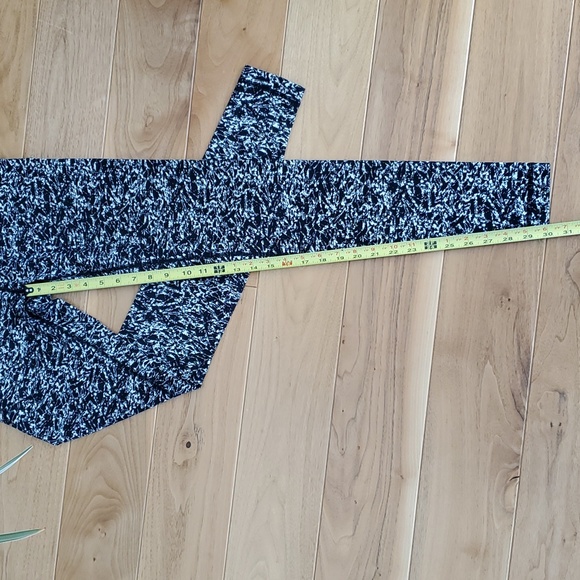 Lululemon Wunder Under Pant III, Size 6 - Picture 13 of 16